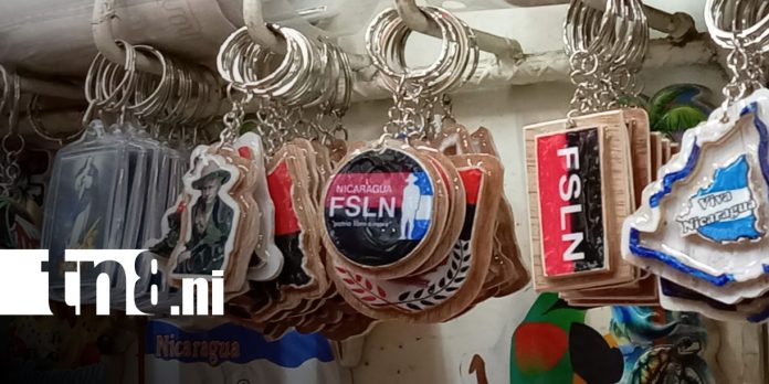 Foto: Artículos alusivos al 19 de julio en los mercados de Managua / TN8