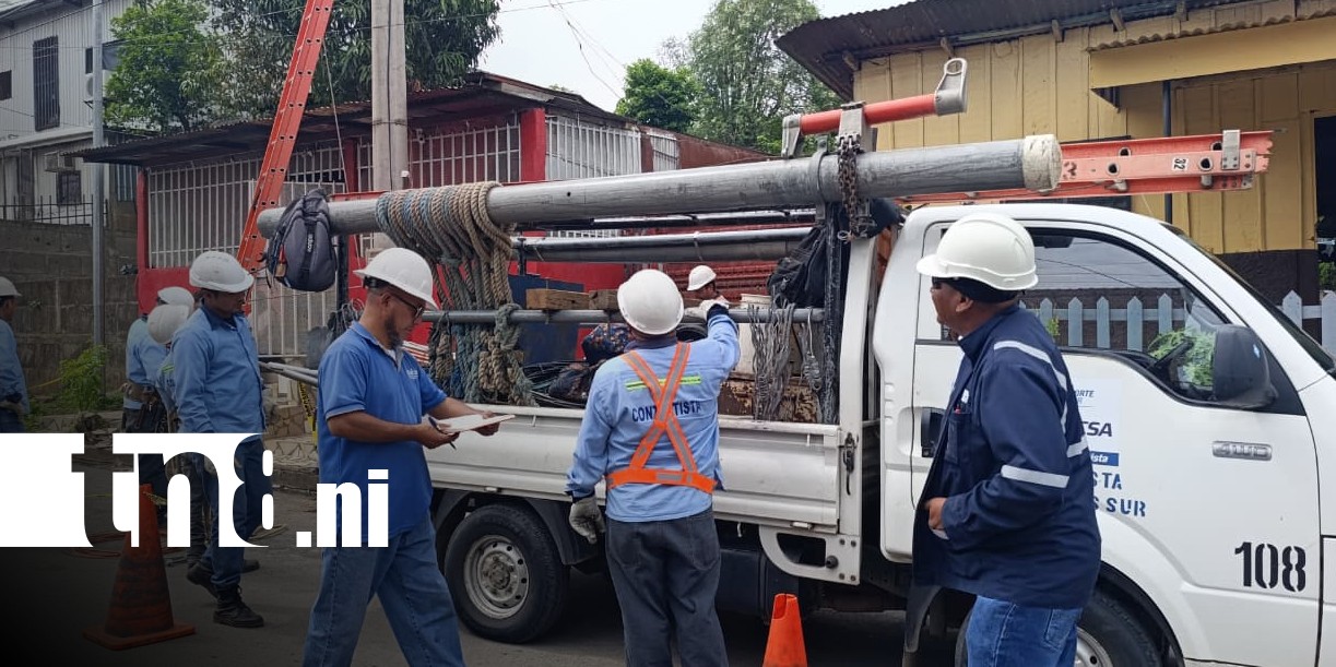 Foto: Restablecimiento de energía eléctrica en un barrio de Managua tras reporte en Crónica TN8 / TN8