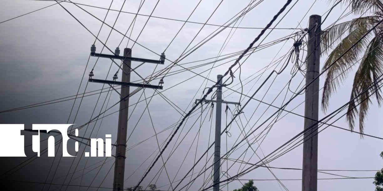 Foto: Restablecimiento de energía eléctrica en un barrio de Managua tras reporte en Crónica TN8 / TN8