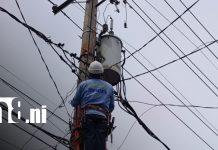 Foto: Restablecimiento de energía eléctrica en un barrio de Managua tras reporte en Crónica TN8 / TN8