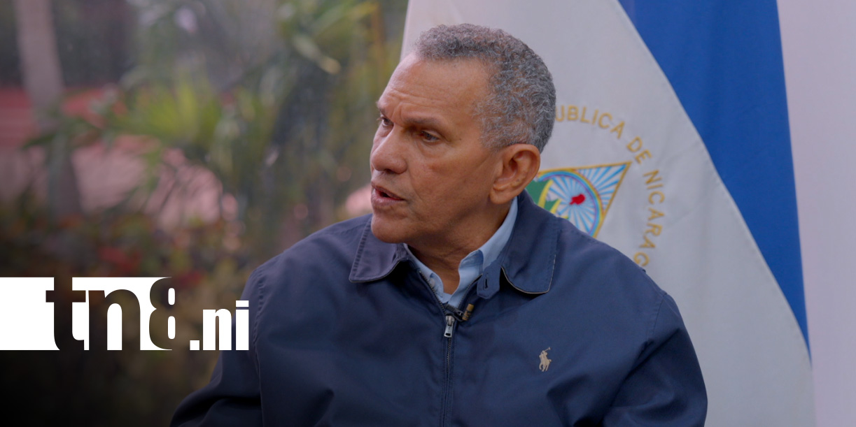 Foto: Entrevista en Estudio TN8 con Lumberto Campbell, Coordinador de la Secretaría para Asuntos de la Costa Caribe de Nicaragua / TN8