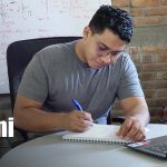 Wilber Matamoros: dejó su hogar para perseguir un sueño y hoy ayuda a iluminar Nicaragua Foto: Wilber Matamoros, hijo de la Revolución, quien emplea sus conocimientos por la cobertura energética en Nicaragua / TN8