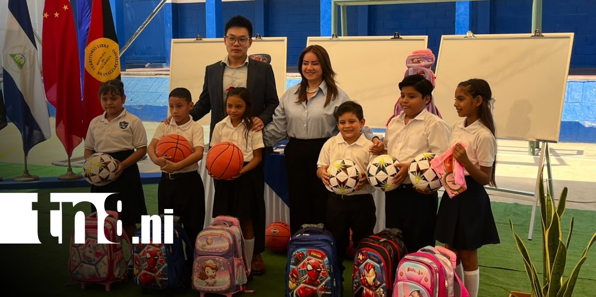 Foto: Colegio San Sebastián recibe importante donación educativa / TN8