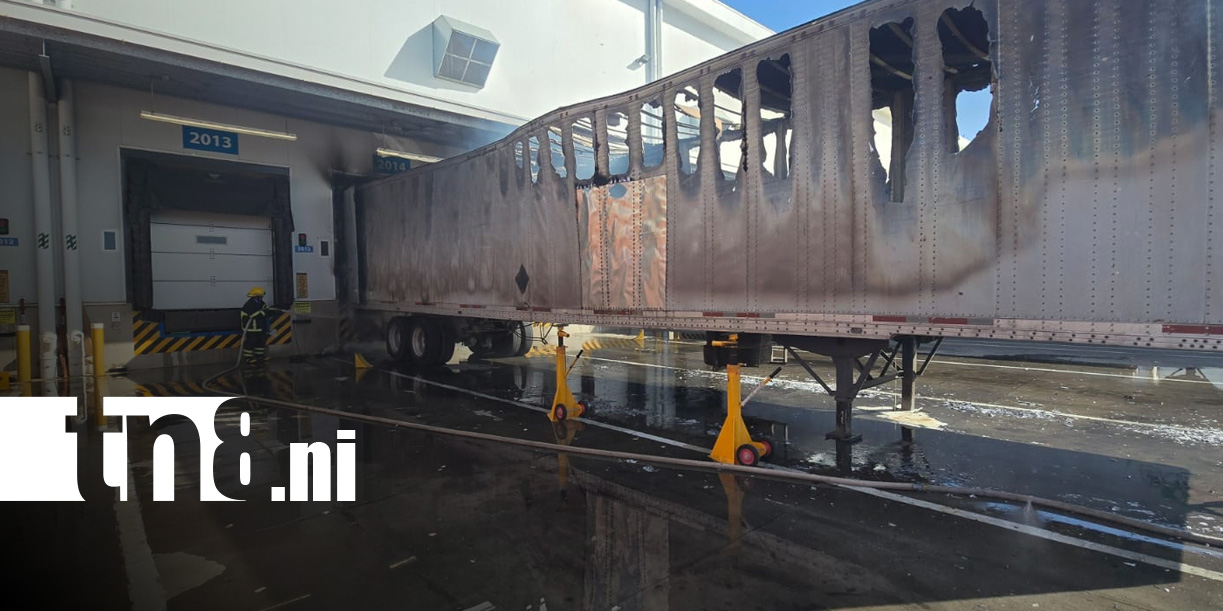 Foto: Incendio de container en una bodega de Mateare / TN8