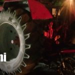 Fuerte impacto entre motocicleta y tractor deja un lesionado en León Foto: Accidente con tractor en León / TN8