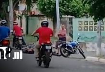 El riesgo de no detenerse: Dos motociclistas chocan en Linda Vista, Managua Foto: Accidente entre motos en Linda Vista, Managua / TN8