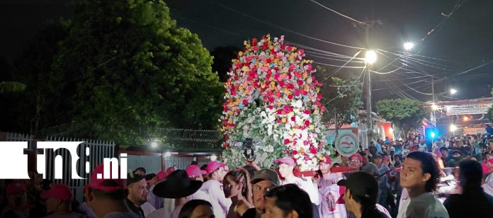 Foto: Cientos de familias celebraron con alegría la emblemática Vela del Barco en San Judas/TN8