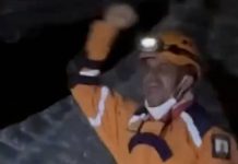 Rescatistas y pereiranos cantan su himno tras el fuerte sismo en Colombia (VIDEO) Foto: Rescatistas cantan en Pereira, Colombia/Cortesía