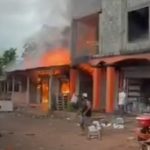 Voraz incendio destruye establecimiento comercial en Riscos de Oro, Rosita Foto: Voraz incendio destruye establecimiento comercial en Riscos de Oro, Rosita/TN8