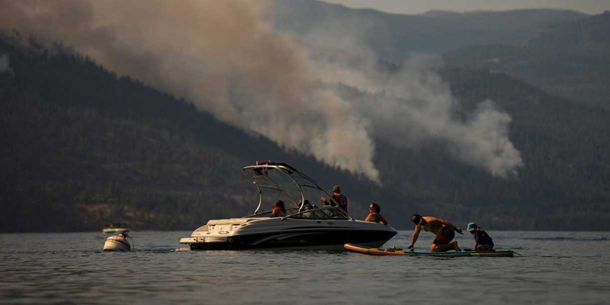 Foto: Incendio forestal fuera de control obliga a evacuar a 20.000 personas en Canadá / Cortesía