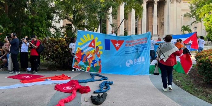 1 Foto: Culmina en La Habana la IV Asamblea Continental de ALBA Movimientos / Cortesía