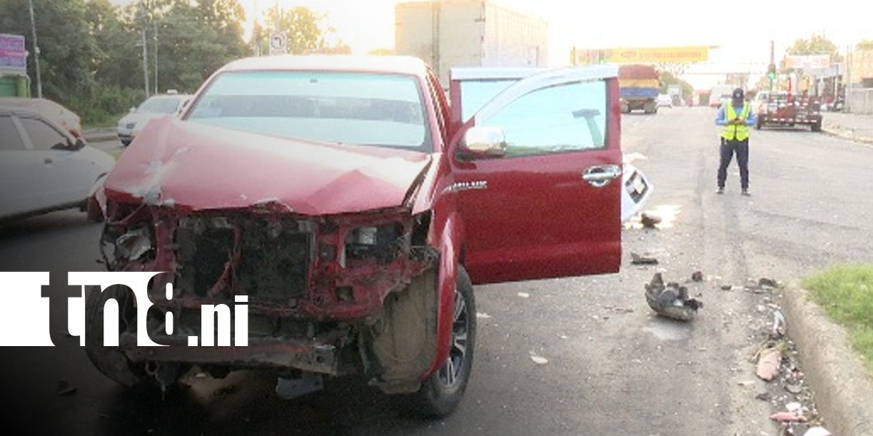 Foto: Violento impacto deja cuantiosos daños materiales en la Pista Suburbana, Managua/TN8