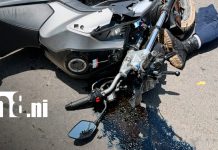 Motociclista resulta lesionado tras colisión con caponera en Managua Foto: Motociclista termina lesionado tras fuerte choque con una caponera en Managua/TN8