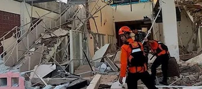 Foto: Indonesia eleva a 68 los muertos en Flores/Cortesía