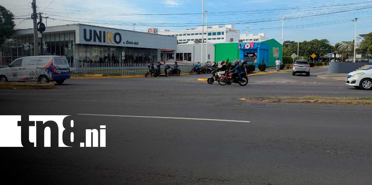 Foto: Maniobra de aventajar por la derecha provoca accidente entre motocicletas en Managua / TN8
