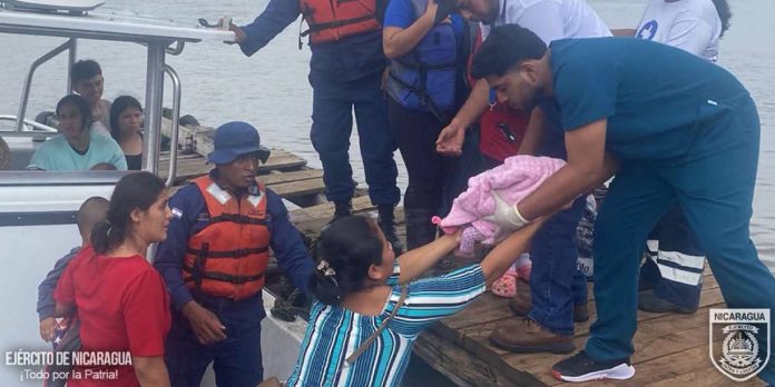 Foto:Operativo de rescate pone a salvo a 43 tripulantes en el Río San Juan/Cortesía Foto:Operativo de rescate pone a salvo a 43 tripulantes en el Río San Juan/Cortesía