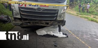 Foto: Adolescente muere tras estrellarse en motocicleta contra un camión en Jalapa/TN8