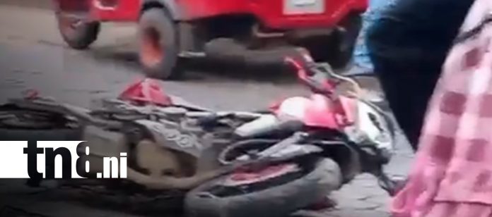 Foto: Grave accidente en Ticuantepe: motociclista impacta contra una camioneta/TN8 Foto: Grave accidente en Ticuantepe: motociclista impacta contra una camioneta/TN8