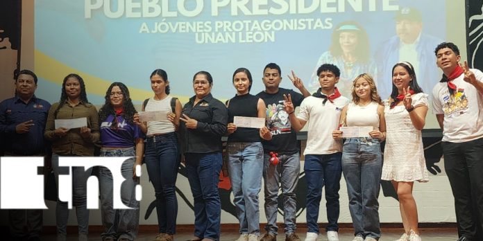 Foto:Universitarios reciben beca “Pueblo Presidente” para fortalecer su formación académic/Tn8 Foto:Universitarios reciben beca “Pueblo Presidente” para fortalecer su formación académic/Tn8