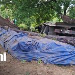 Foto: Rastra se vuelca y queda al borde de un abismo; conductor sobrevive al aparatoso accidente/TN8