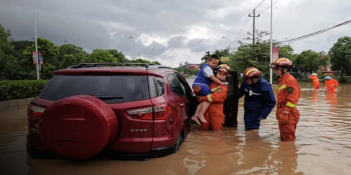 Foto: Tifón Narra desata el caos en Guangxi: ríos desbordados y miles de evacuados/C Foto: Tifón Narra desata el caos en Guangxi: ríos desbordados y miles de evacuados/C