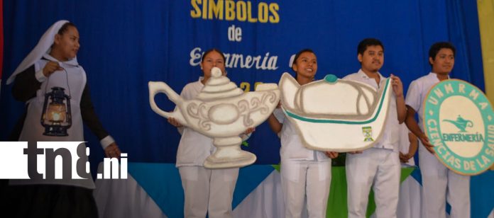 1 Foto: La vocación toma forma: imponen símbolos a estudiantes de Enfermería en Masaya / TN8