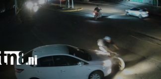 Foto: Vehículo impacta a ciclista en el barrio Carlos Marx de Managua/TN8