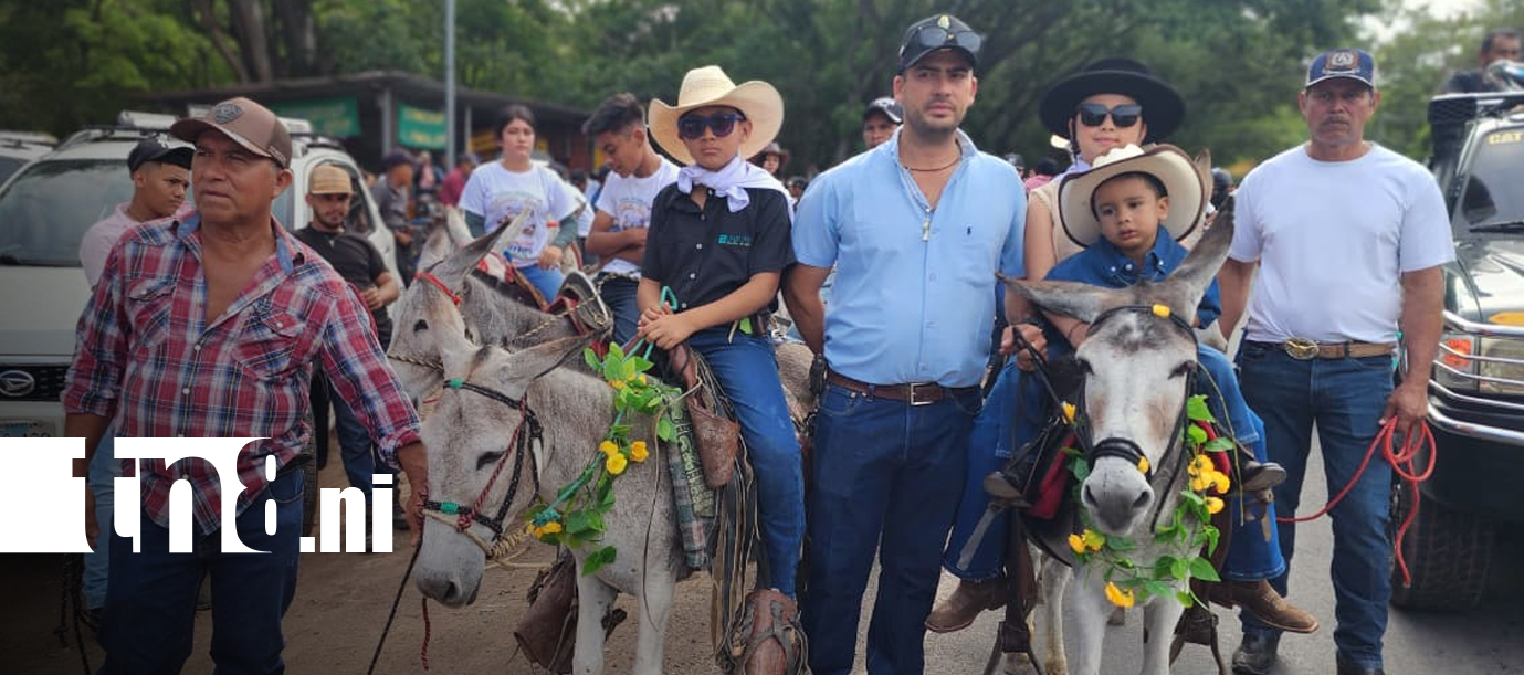 Foto: Desfile y carreras de burros llenan de tradición las fiestas patronales en Yalagüina/TN8