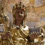 El histórico regreso de Santa Ágata: su cráneo vuelve al busto tras 63 años Foto: El cráneo de Santa Ágata vuelve a su histórico relicario /Cortesía