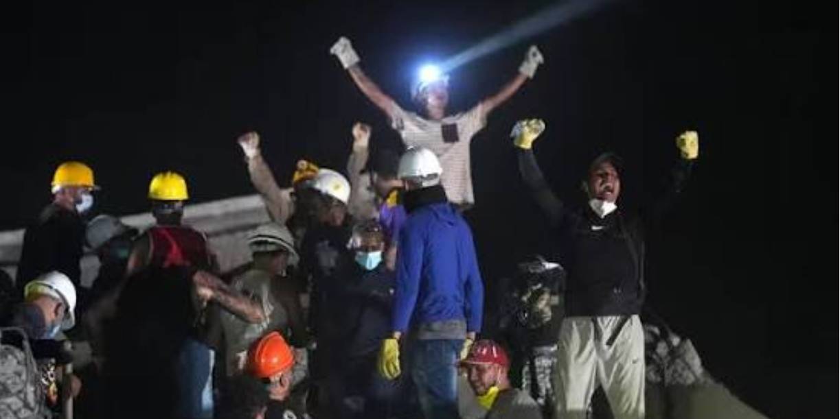 Foto: Rescatistas cantan en Pereira, Colombia/Cortesía