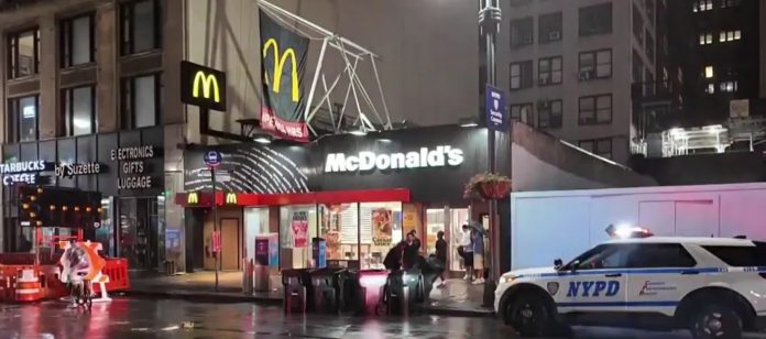 Foto: Apuñalan a turista dentro de un McDonald’s de Nueva York/Cortesía Foto: Apuñalan a turista dentro de un McDonald’s de Nueva York/Cortesía