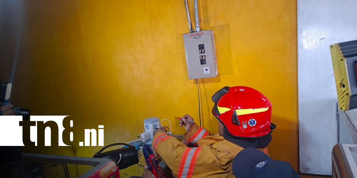 Foto: Bomberos inspeccionan el mercado Israel Lewites para prevenir incendios/TN8