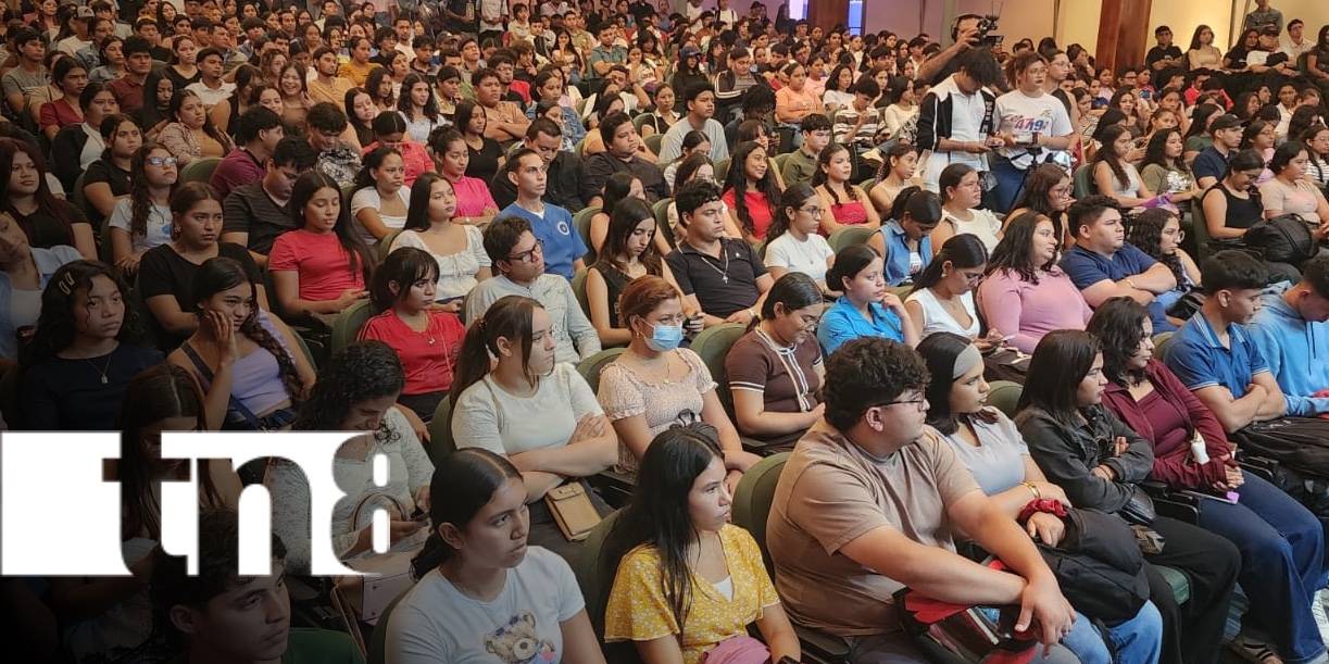 Foto:Universitarios reciben beca “Pueblo Presidente” para fortalecer su formación académic/Tn8