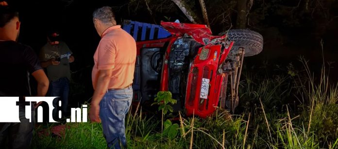 Foto: Camioneta se sale de la vía y deja cinco lesionados en Chontales/TN8 Foto: Camioneta se sale de la vía y deja cinco lesionados en Chontales/TN8