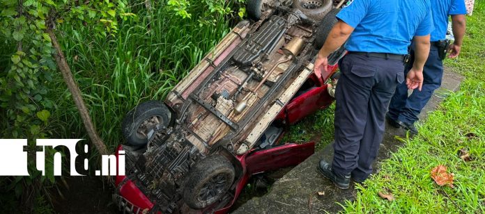 Foto: Camioneta se vuelca en carretera Río Blanco-Matiguás/TN8 Foto: Camioneta se vuelca en carretera Río Blanco-Matiguás/TN8