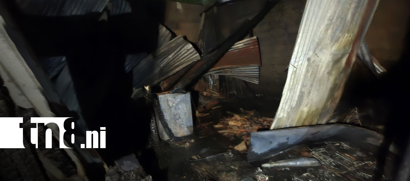 Foto: Familia pierde su vivienda tras incendio en Ocotal/TN8