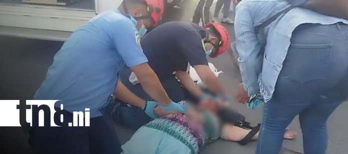 Foto: Accidente deja lesionada a una persona de la tercera edad en Granada/TN8 Foto: Accidente deja lesionada a una persona de la tercera edad en Granada/TN8