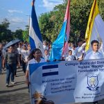 Foto: Tercer desfile escolar llena de color y tradición las calles del Distrito Tres de Managua/TN8