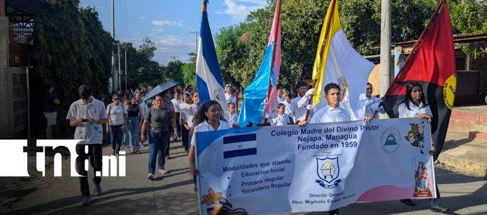 2 Foto: Tercer desfile escolar llena de color y tradición las calles del Distrito Tres de Managua/TN8