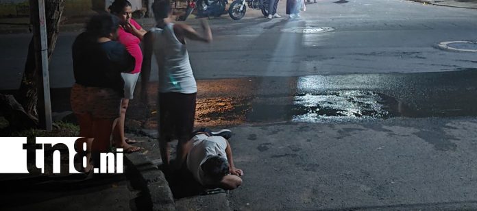 Foto: Motociclista habría huido tras atropellar a un adulto mayor en Managua/TN8 Foto: Motociclista habría huido tras atropellar a un adulto mayor en Managua/TN8