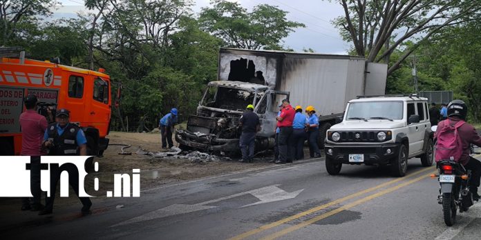 Incendio sorprende a camión que llevaba Merienda Escolar en Estelí