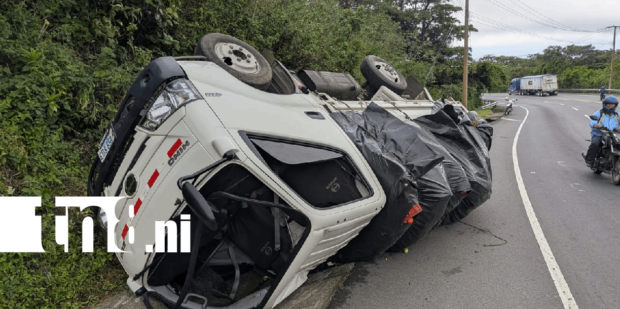 Foto: Ilesos tras vuelco en carretera hacia El Crucero /TN8
