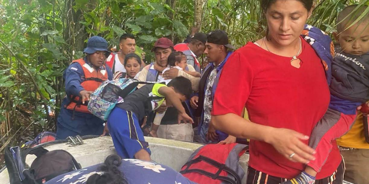 Foto:Operativo de rescate pone a salvo a 43 tripulantes en el Río San Juan/Cortesía
