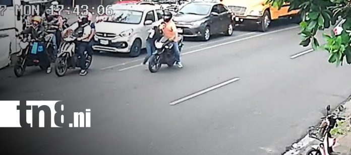 Foto: Motociclista atropella a una joven en Managua/TN8