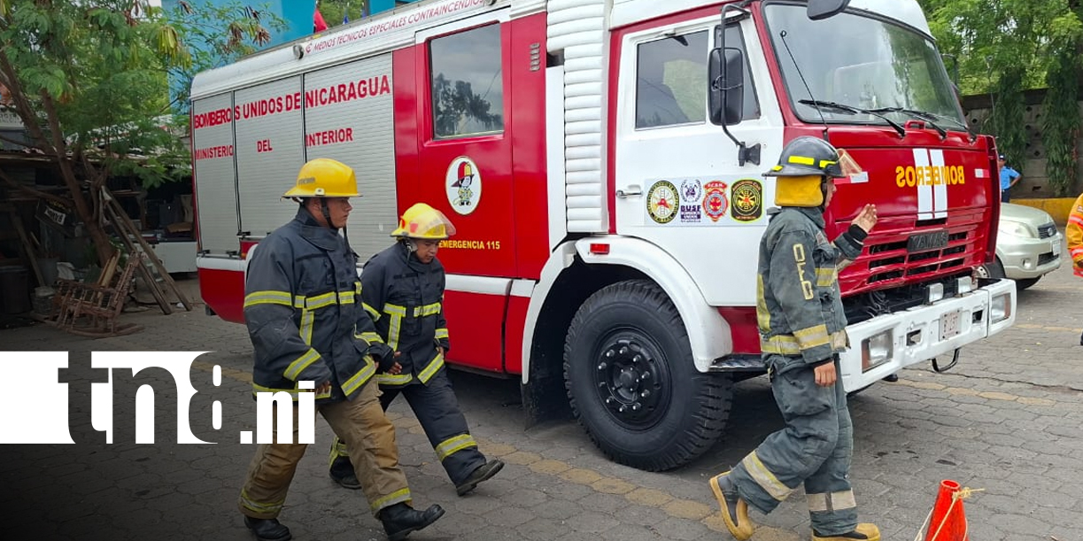 Foto: Bomberos inspeccionan el mercado Israel Lewites para prevenir incendios/TN8