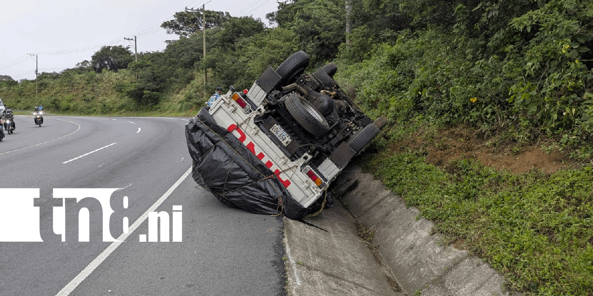 Foto: Ilesos tras vuelco en carretera hacia El Crucero /TN8