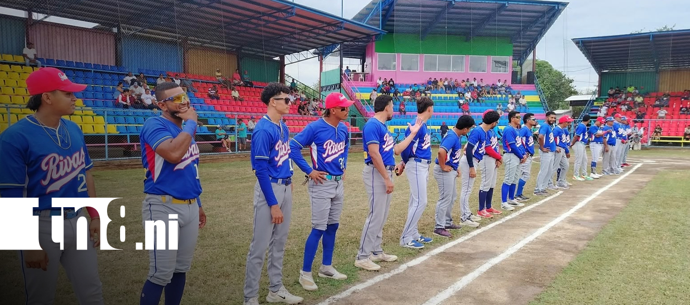 Foto: El Viejo estrena nuevo estadio de béisbol y reconoce al nuevo de los mil hits/TN8