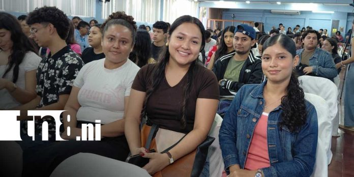 3 Foto: Universitarios impulsan la creatividad y el emprendimiento desde las aulas / TN8