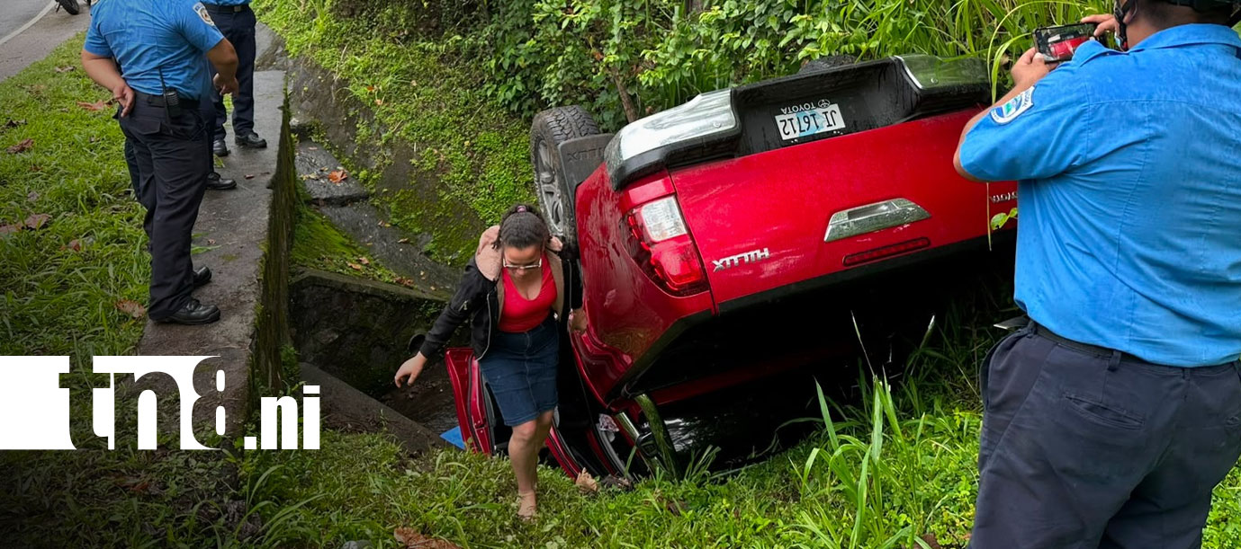 Foto: Camioneta se vuelca en carretera Río Blanco-Matiguás/TN8