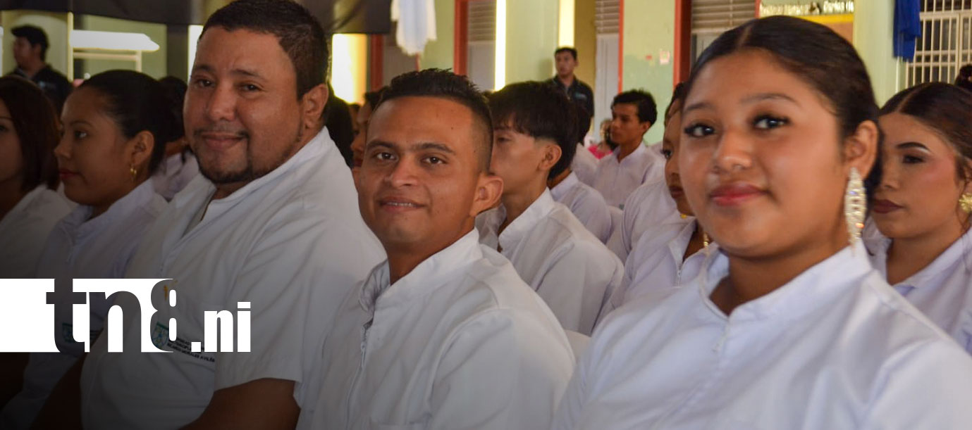 Foto: La vocación toma forma: imponen símbolos a estudiantes de Enfermería en Masaya / TN8